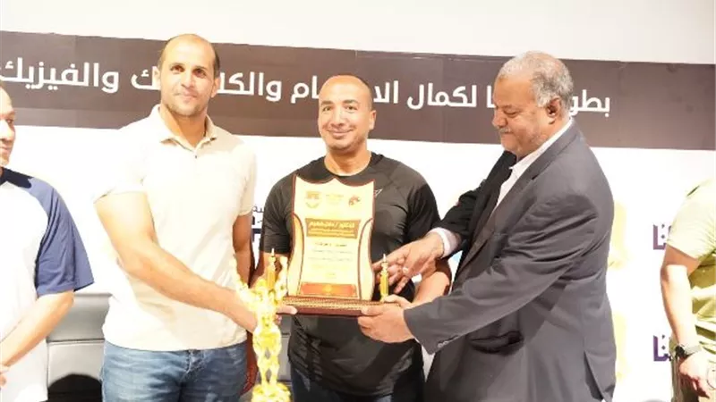 الاتحاد الليبى لكمال الأجسام يكرم الحكم محمود درويش ابن أسيوط