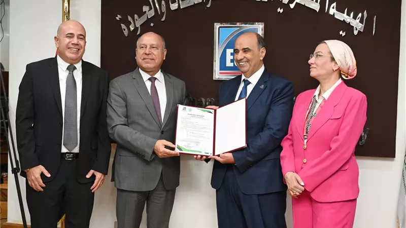 كامل الوزير يشهد الاحتفال بأول مؤسسة حكومية خدمية صديقة للبيئة