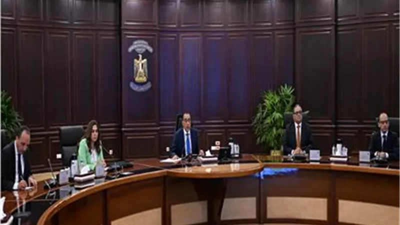 الحكومة: حظر تشغيل المسابك المرخصة من 5 مساءً وحتى 7 صباحاً
