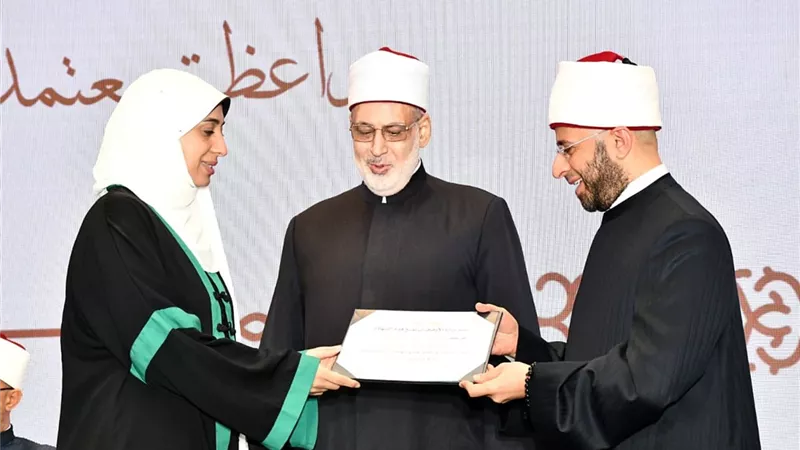 وزير الأوقاف يُكرِّم عددًا من الشخصيات المؤثرة في المجتمع