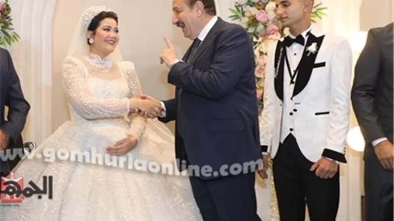 محافظ المنوفية يرسم الفرحة لعروسين أيتام بحضوره حفل زفافهما