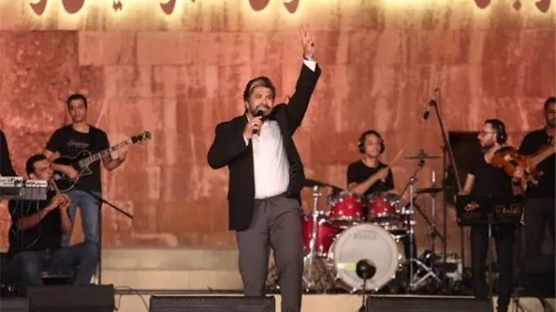 مصطفى حجاج يشعل حفل مهرجان القلعة.. والجمهور يصفق