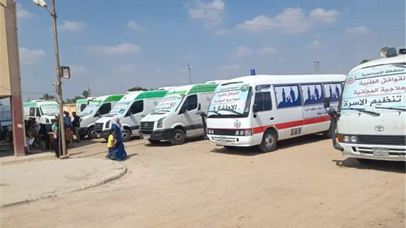 قافلة حياة كريمة الطبية تعالج أهالي منشية مبارك بالإسماعيلية