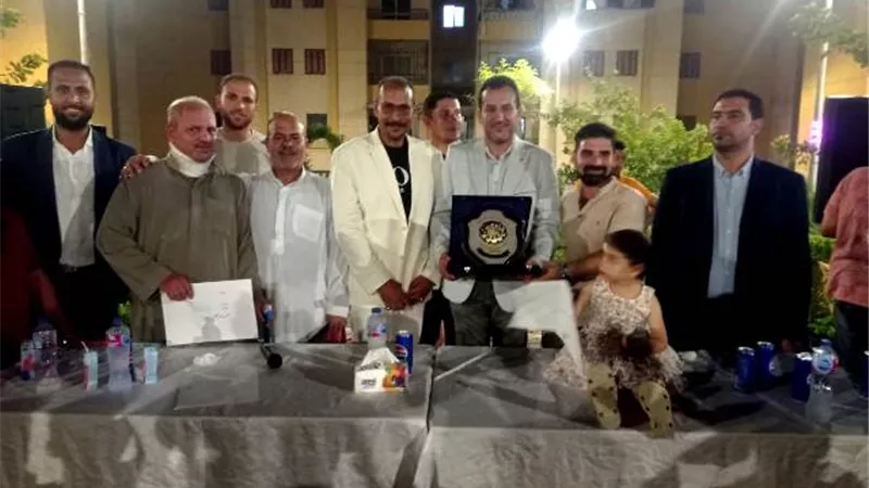 رئيس جهاز العاشر من رمضان يكرم رجال المجتمع المدني