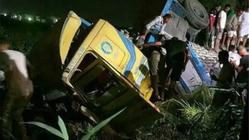 الدفع بـ14 سيارة إسعاف لموقع حادث طريق الفيوم
