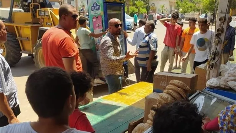 جهاز ١٥ مايو يشن حملة لإزالة الاشغالات والمخالفات فى المدينة صور