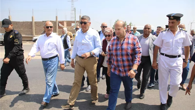 رصف وتطوير طرق طراد النيل وترعة الزمر والبراجيل بمركز أوسيم