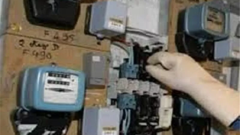 ضبط 1645 قضية ظواهر سلبية و13 ألف سرقة تيار كهربائى