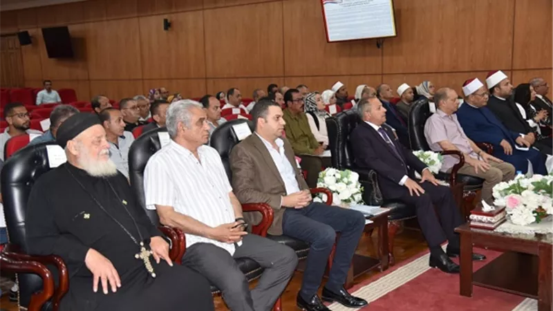 محافظ بورسعيد يناقش آليات مبادرة «بداية جديدة لبناء الإنسان»