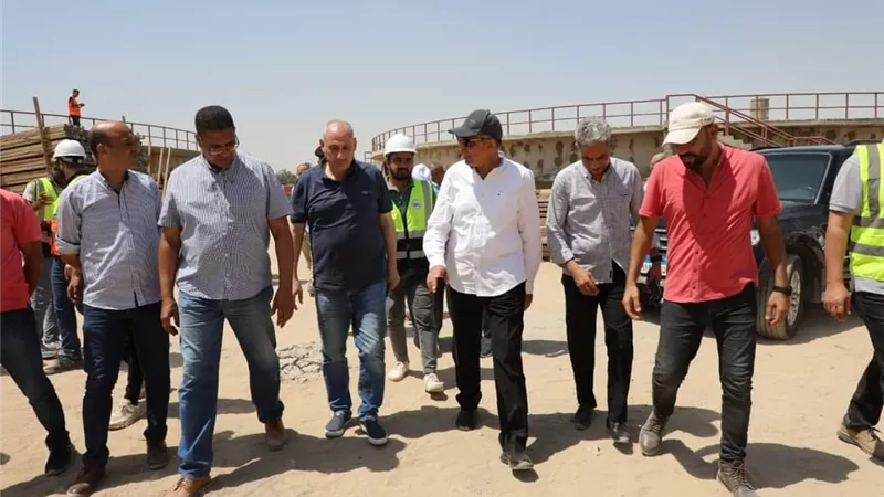 محافظ المنيا يتابع الأعمال الإنشائية بمحطة صرف برمشا بالعدوة