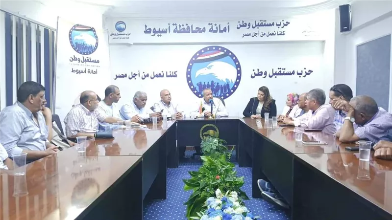 قانون العمل ومشكلة السماد على مائدة عمال وفلاخين مستقبل وطن أسيوط