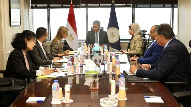 وزير السياحة والآثار يبحث مع مدير مكتب اليونسكو الإقليمي بالقاهرة توطيد أواصر التعاون المشترك