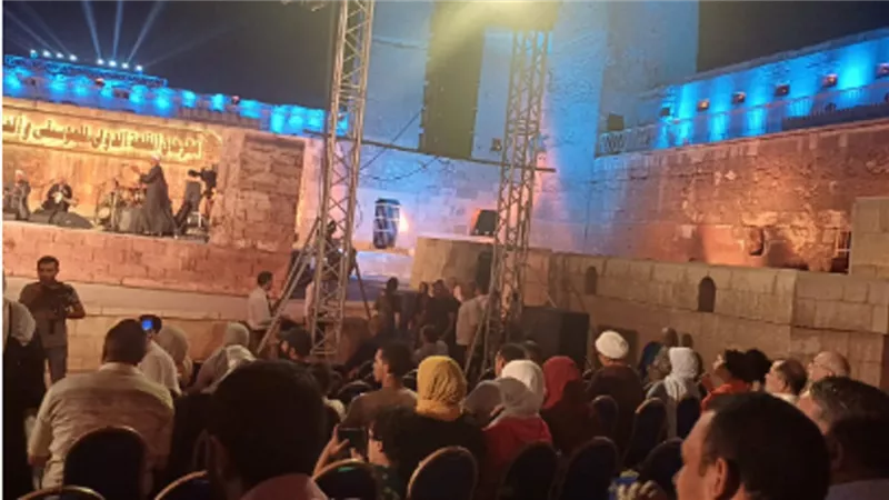 توافد الجمهور على حفل ياسين التهامي بمهرجان القلعة