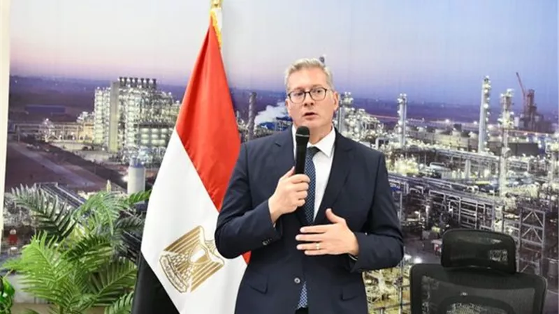 مزايدة عالمية للبحث عن الغاز والبترول في 12 منطقة بالبحر المتوسط ودلتا