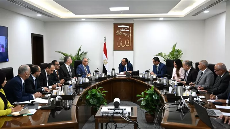 مدبولي يوجه بضرورة العمل على الفور لإيقاف مصدر تلوث أحد المصارف قرب المنصورة الجديدة
