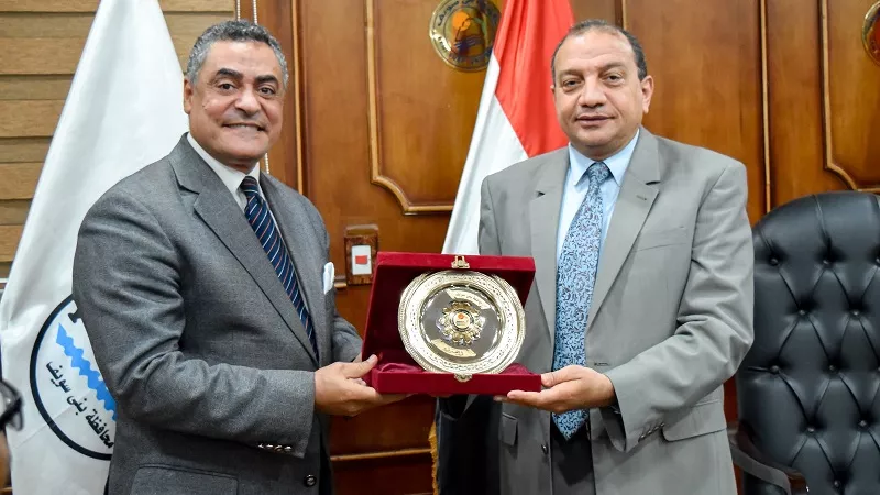 مجلس جامعة بني سويف يكرم عمداء ومديري وحدات سابقين