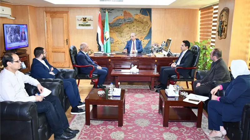محافظ الفيوم .. يلتقي وفد جامعة وادي النيل