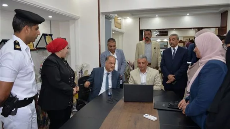 محافظ الإسماعيلية يتابع امتحانات الثانوية من غرفة عمليات المديرية