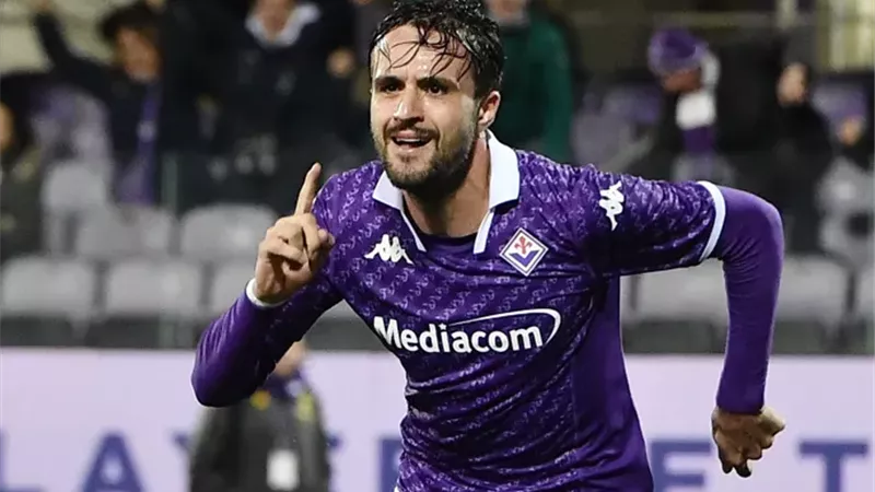 رسميا.. فيورنتينا يمدد عقد 