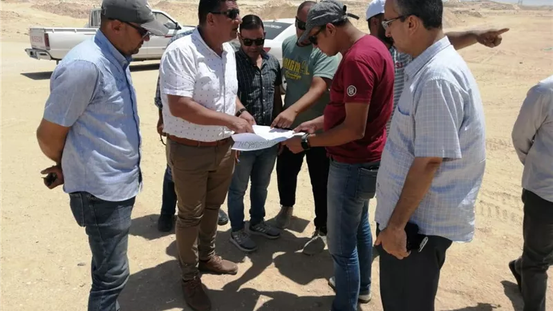 تطوير الطرق بمنطقة الصناعات المتوسطة وترفيق الأراضي السكنية ببني سويف الجديدة