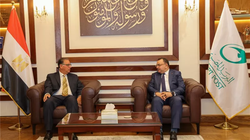 رئيس البريد يستقبل نائب وزير الخارجية للهجرة وشئون المصريين بالخارج
