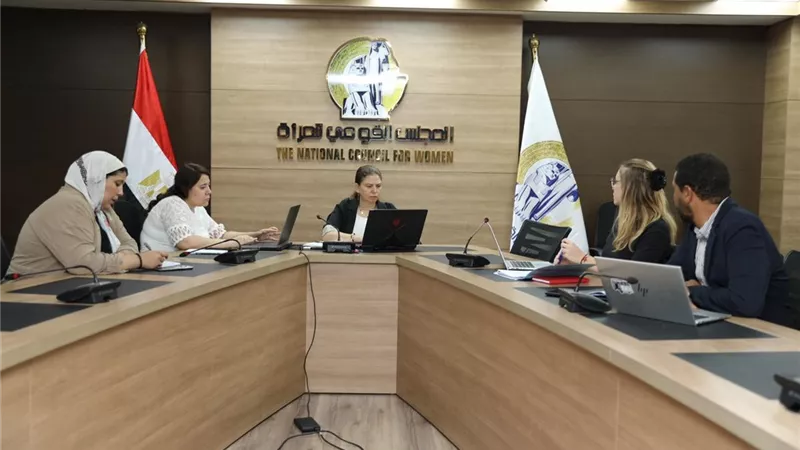 قومي المرأة يتابع مشروع إعادة تأهيل ترام الرمل بالإسكندرية