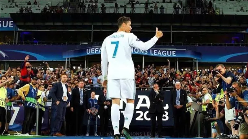 يويفا يُكرم رونالدو بجائزة استثنائية بحفل قرعة دوري أبطال أوروبا