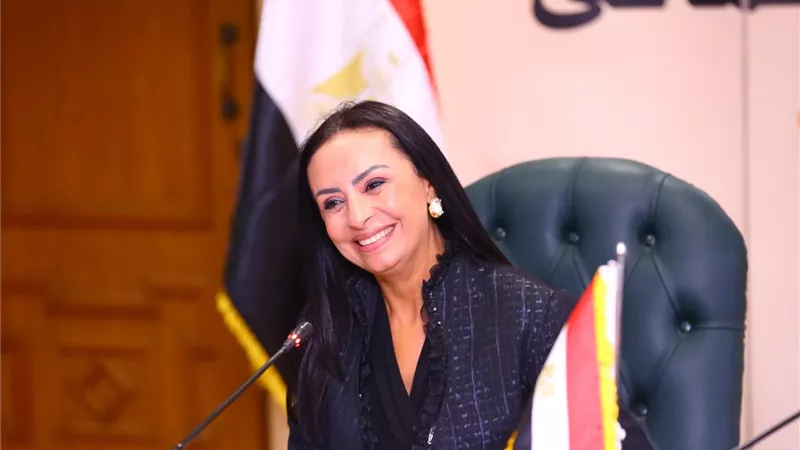 وزيرة التضامن: فريق التدخل السريع يتعامل مع 400 لـ 500 شكوى شهريا