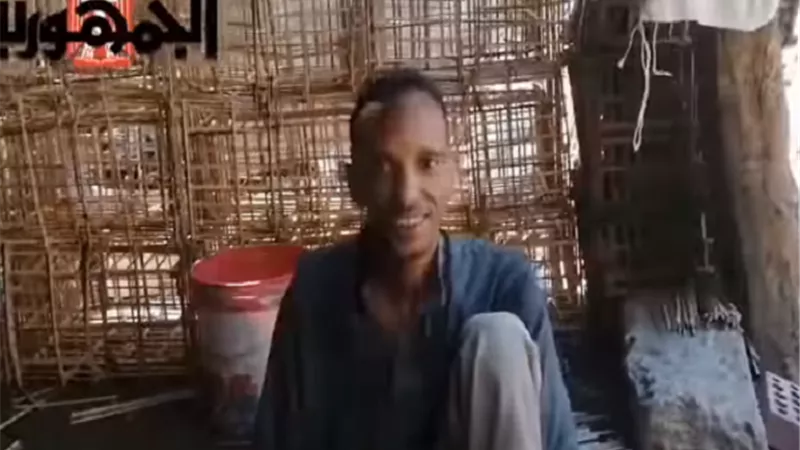 من بلد المليون نخلة .. سعيد يصنع الكراسي من الجريد .. شاهد