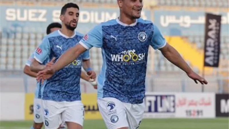 لاكاى يضع الهدف الأول لبيراميدز فى مرمي المصري - شاهد