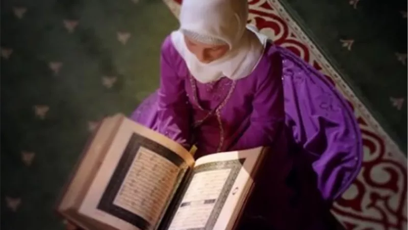 هل تجوز قراءة القرآن بملابس خفيفة ؟