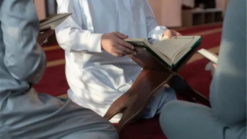 الأزهر يوضح.. آداب سماع القرآن الكريم