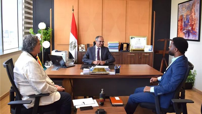 نائب وزير الإسكان يبحث استخدام التكنولوجيات الحديثة في تنفيذ مشروعات المياه