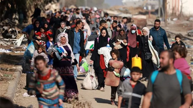 النزوح لا يتوقف.. وأوامر التهجير الإسرائيلية تعرقل توزيع المساعدات في غزة