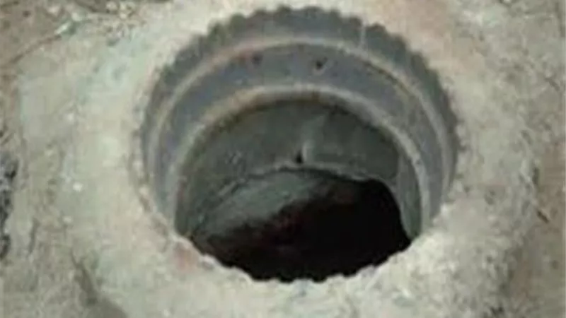وفاة طفل إثر سقوطه داخل بئر صرف صحى فى منزله بقنا