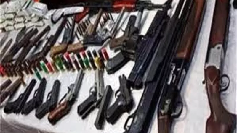 الداخلية: ضبط 189 قطعة سلاح ناري وتنفيذ 85 ألف حكم خلال يوم