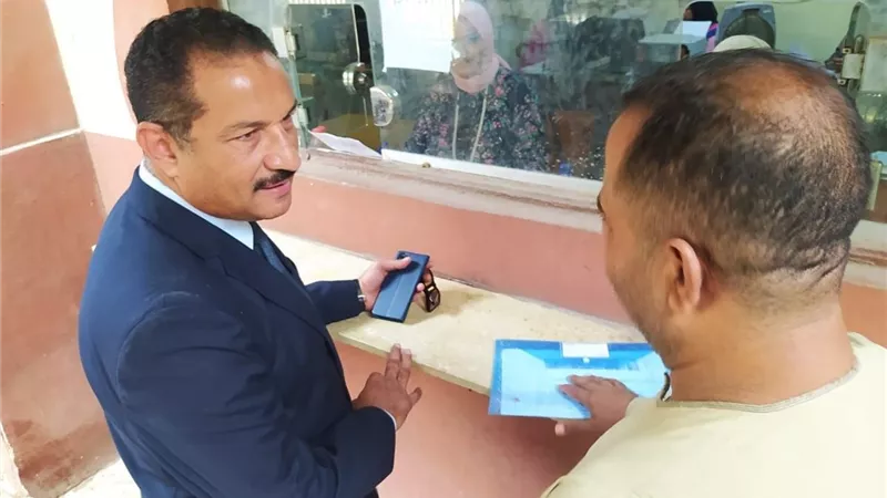 سلومة يتابع خدمة الشباك الواحد لتقديم المعاونة الإيجابية بالجيزة