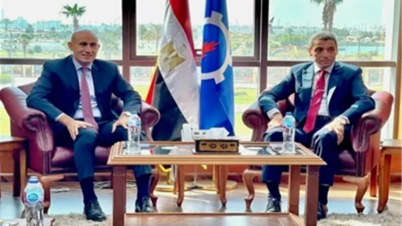 وزير التعليم يتفقد استعدادات العام الدراسي الجديد في السويس