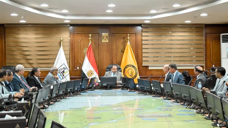 كيفية التخلص من المخاطر الكيميائيةفي ورشة عمل بجامعة بني سويف