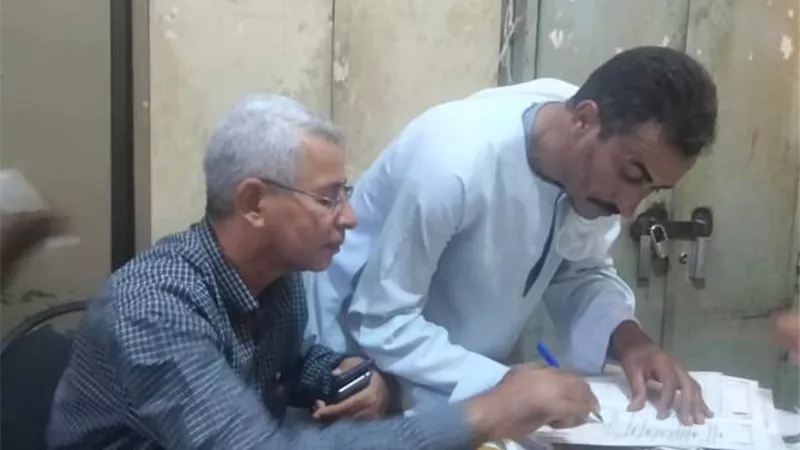 توافدالمواطنين لإنهاء إجراء التعاقد علي أراضي أملاك الدولة بسوهاج