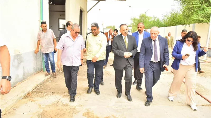 محافظ أسيوط ورئيس هيئة تنمية الصعيد يتفقدان مجزر الدواجن
