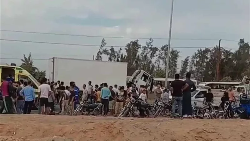 مصرع 3 أشخاص وإصابة 13 أخرون فى تصادم سيارتين بالشرقية