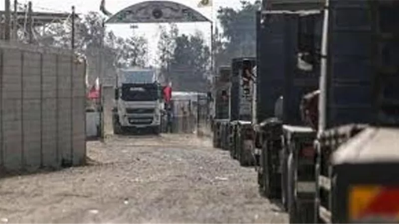 جيش الاحتلال يستهدف شاحنة مساعدات إنسانية بقطاع غزة