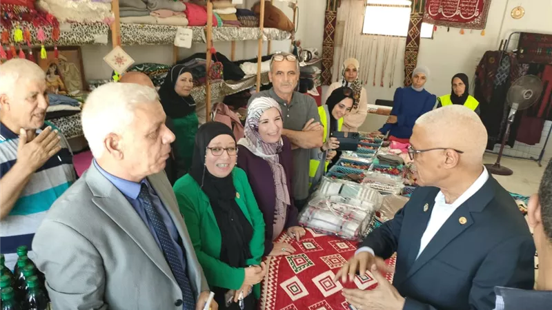 محافظ شمال سيناء يتفقد جمعية التدريب المهني والأسر المنتجة