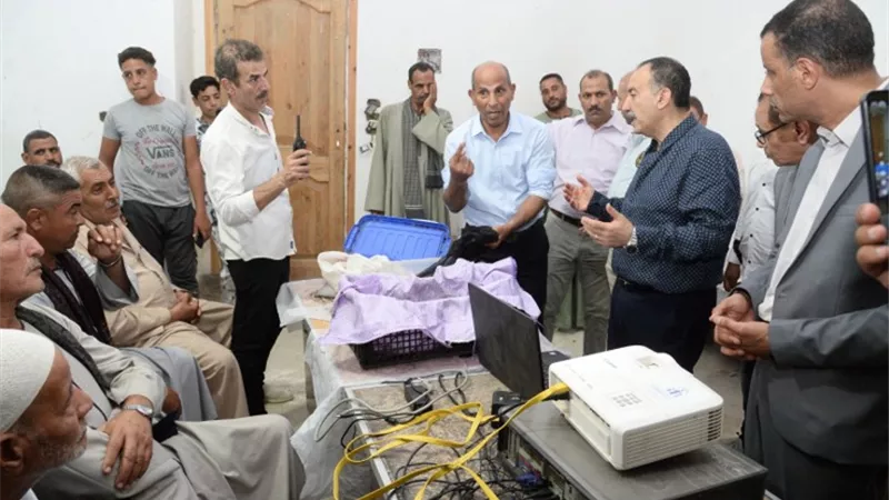 محافظ أسيوط يتفقد أنشطة جمعية بادر لتنمية الصعيد بقرية العونة