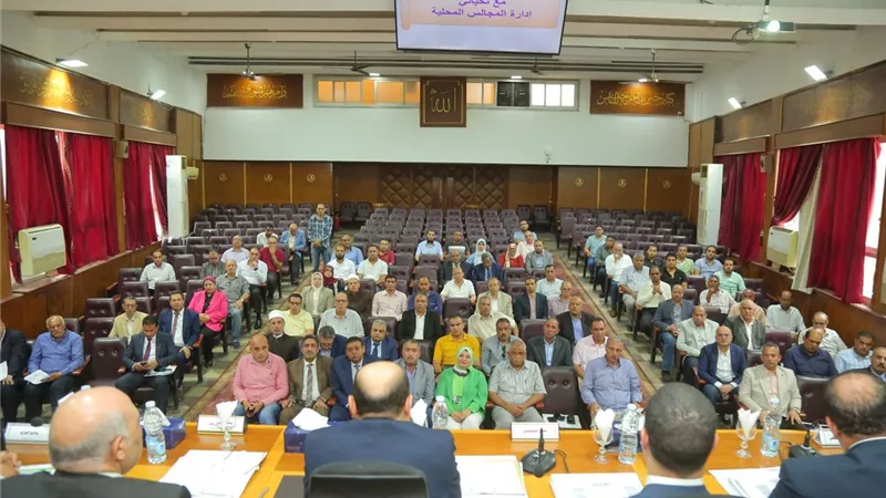 محافظ كفرالشيخ يبحث خطة المحافظة لمواجهة ظاهرة السحابة السوداء