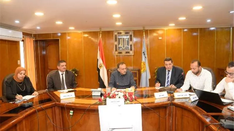 محافظ أسيوط يلتقي وفد دار الهندسة لمناقشة نسب تنفيذ مشروعات