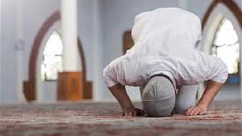 ماذا تفعل اذا نسيت ركعة فى الصلاة وقٌمت بالتسليم