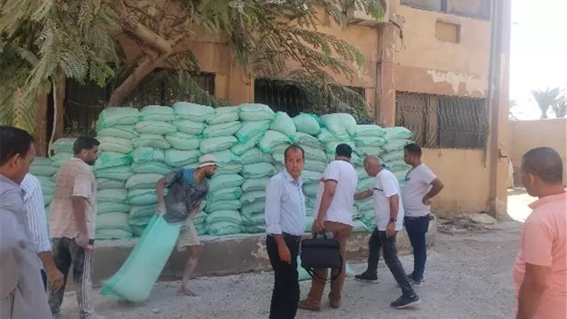 ضبط ٥.٥ طن دقيق مدعم بمنشاة مخالفة بسقاره