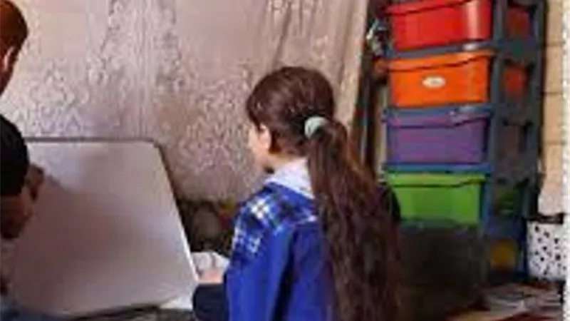 فاعل خير يتبنى تعليم اليتامي الأربع
